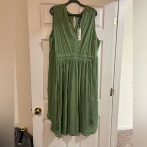 BNWT T Tahari Women’s Size 3X Light Green Dress Beautiful